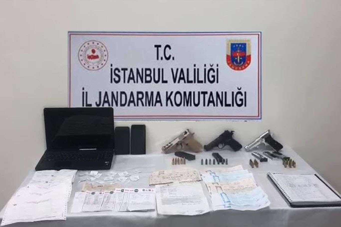 İstanbul'da tefeci operasyonda 4 kişi yakalanarak adliyeye sevk edildi İstanbul'da tefeci operasyonda 4 kişi yakalanarak adliyeye sevk edildi